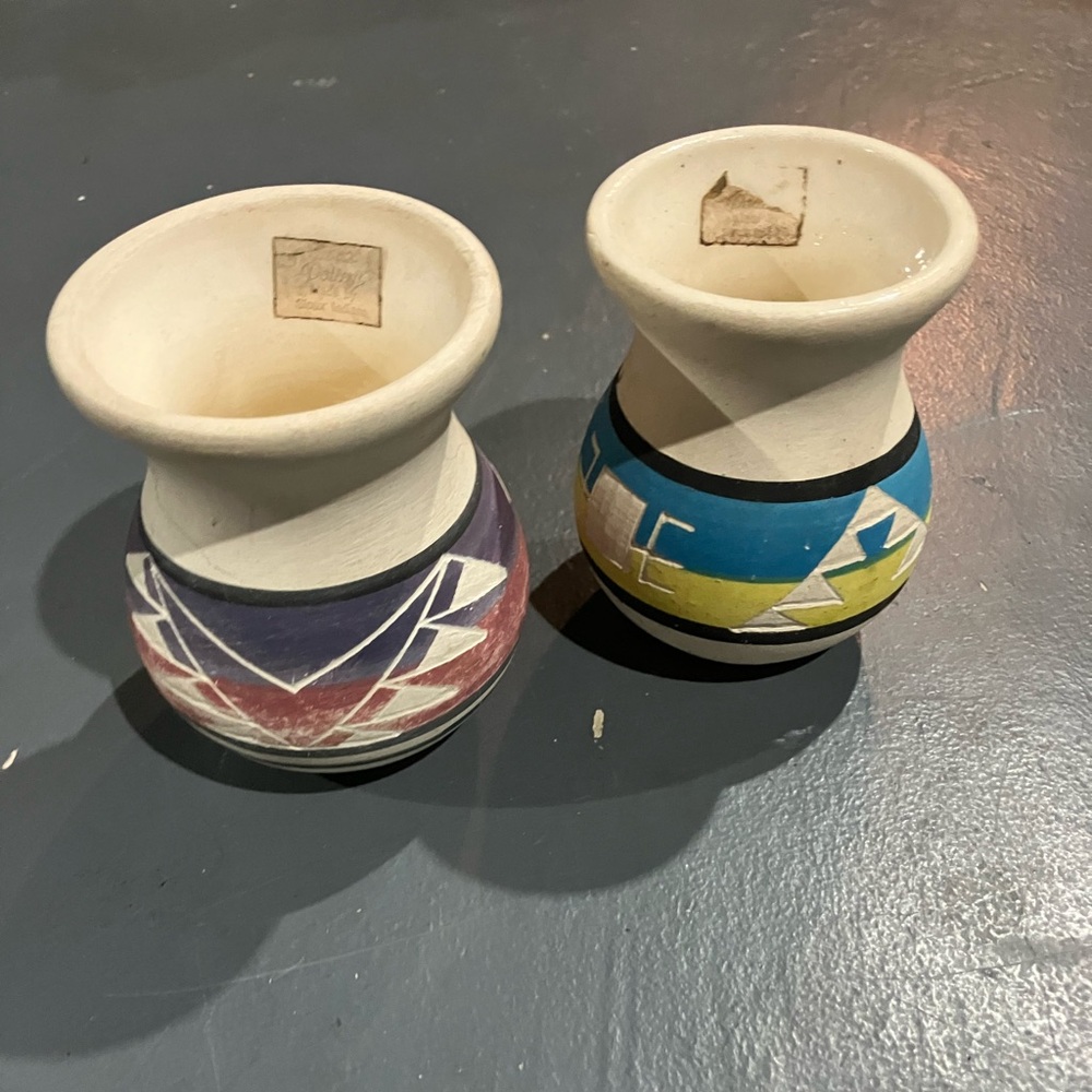 2 Native American Sioux pottery vases, handmade and signed by an artist